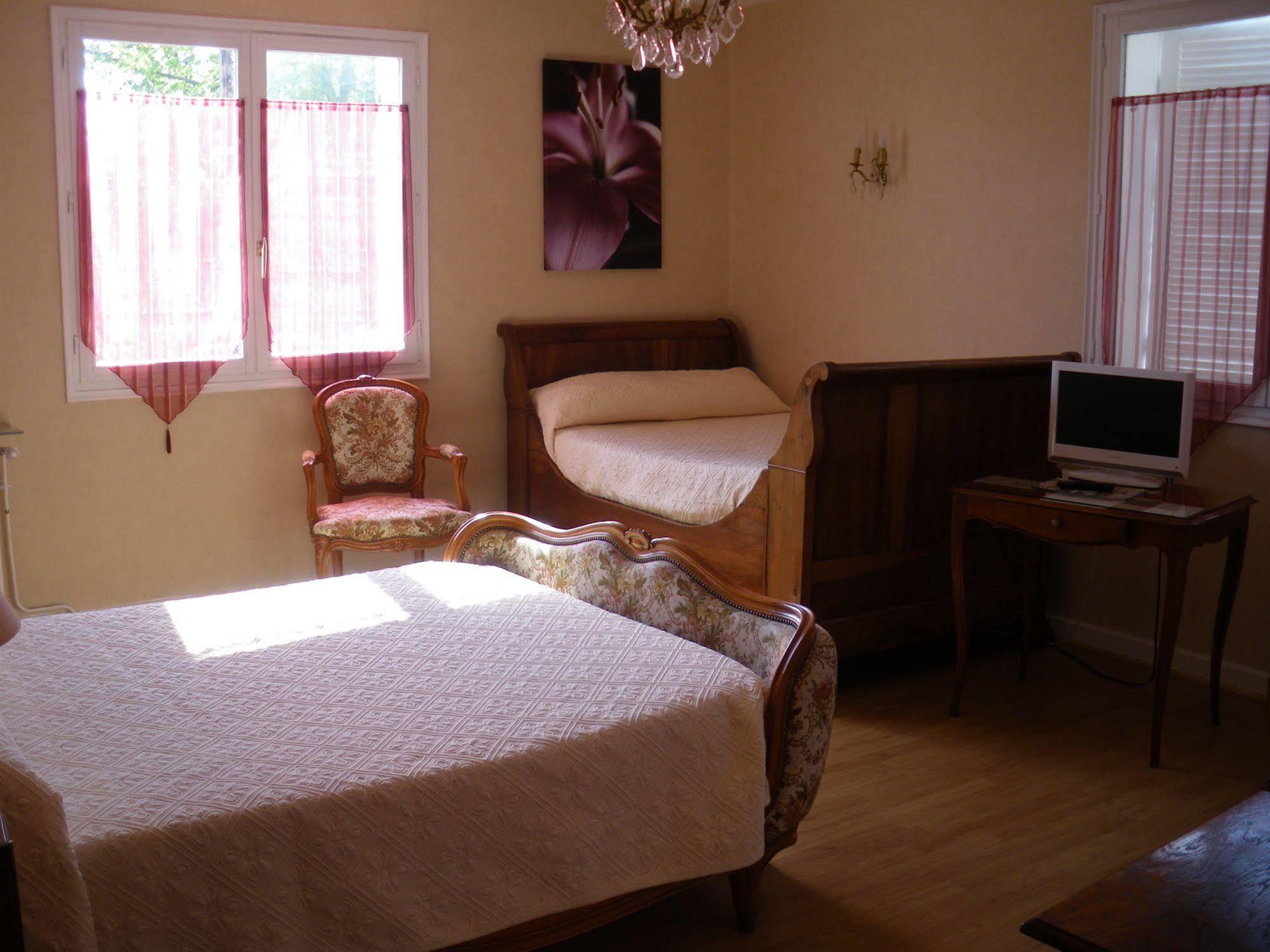 Hotel du Commerce Chez Stéphane Roumazières Esterno foto
