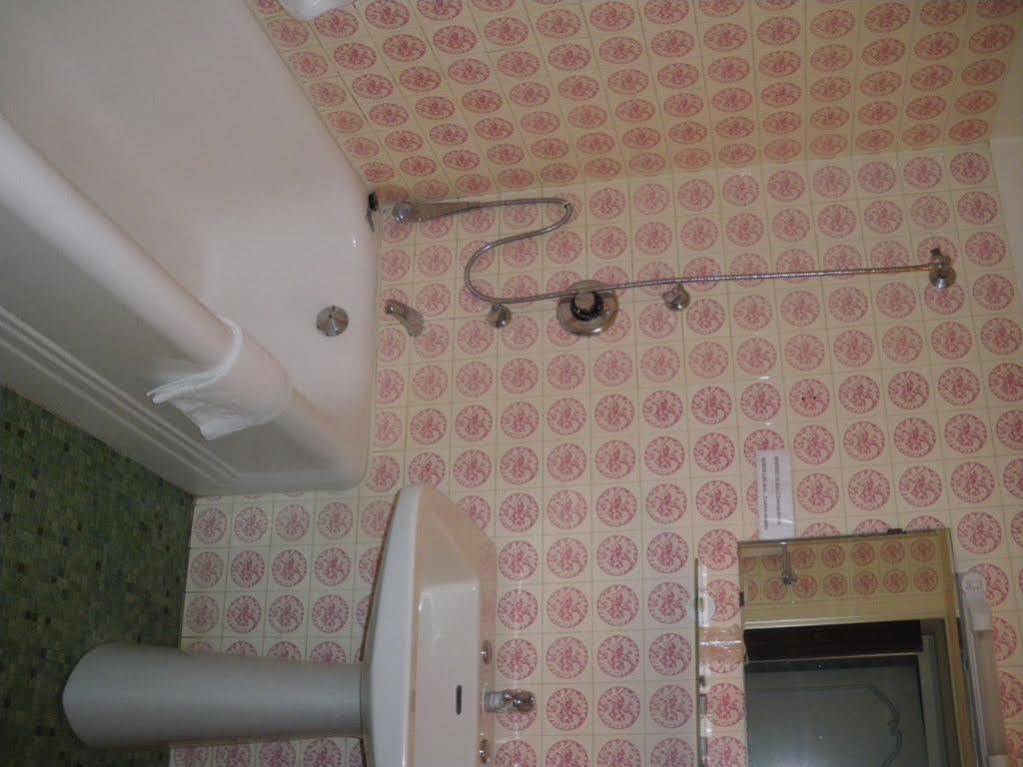 Hotel du Commerce Chez Stéphane Roumazières Esterno foto