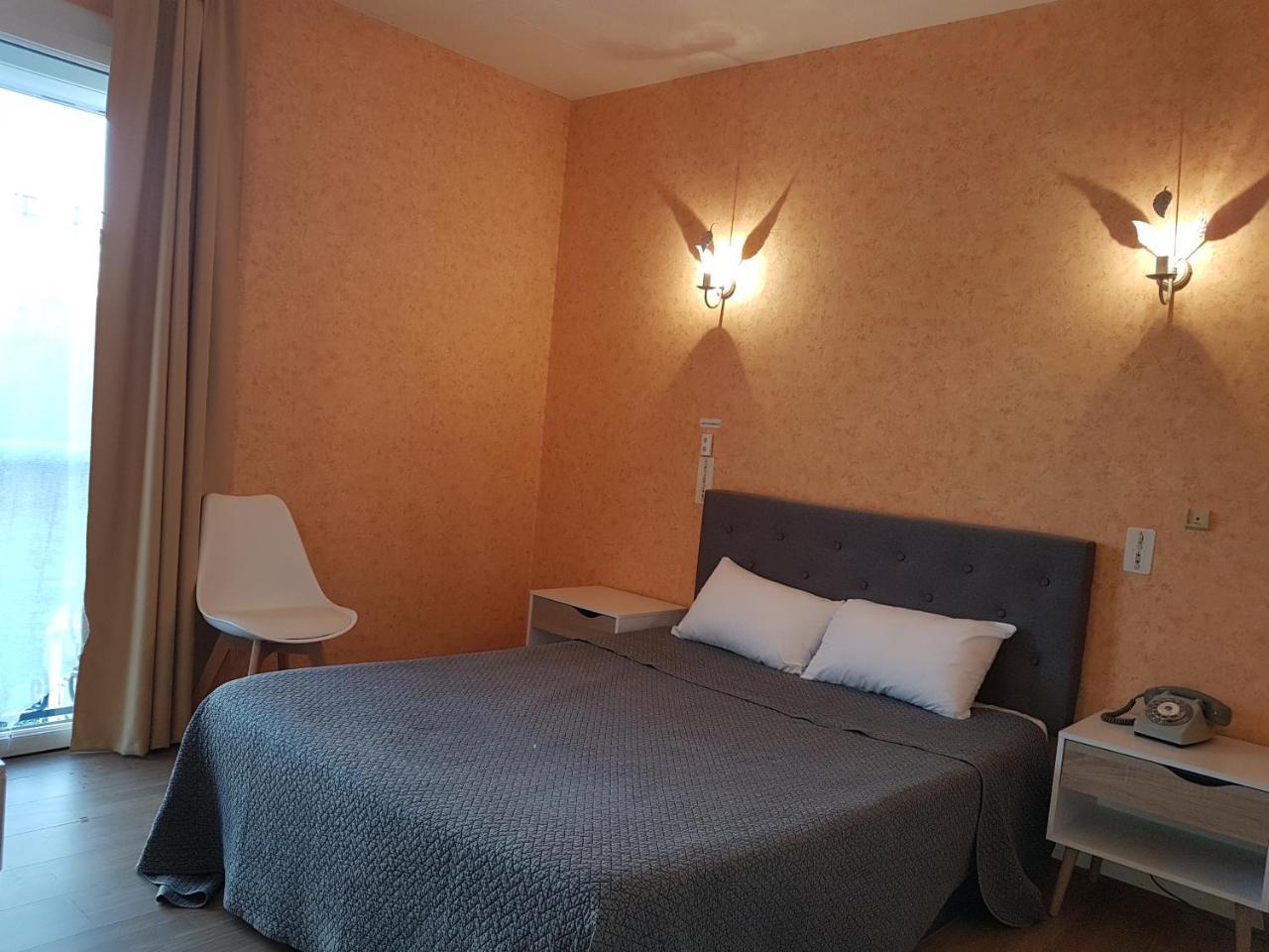 Hotel du Commerce Chez Stéphane Roumazières Esterno foto
