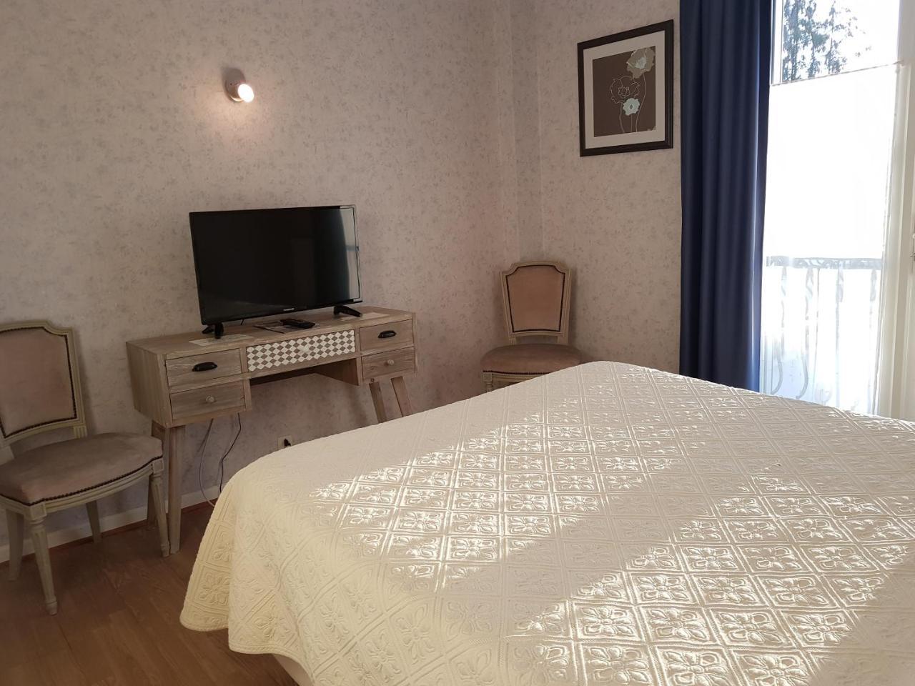 Hotel du Commerce Chez Stéphane Roumazières Esterno foto